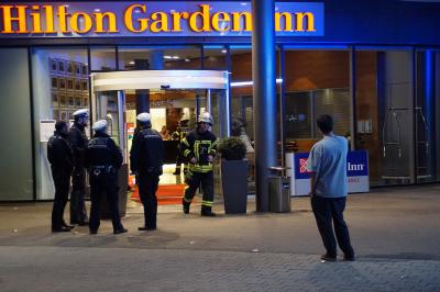 Stuttgart: Schmorbrand loest Feuerwehreinsatz im Hotel Garden Inn aus. 
